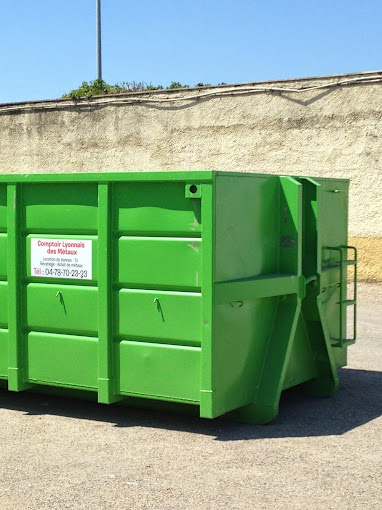 Aperçu des activités de la casse automobile COMPTOIR LYONNAIS DES METAUX située à SAINT-FONS (69190)